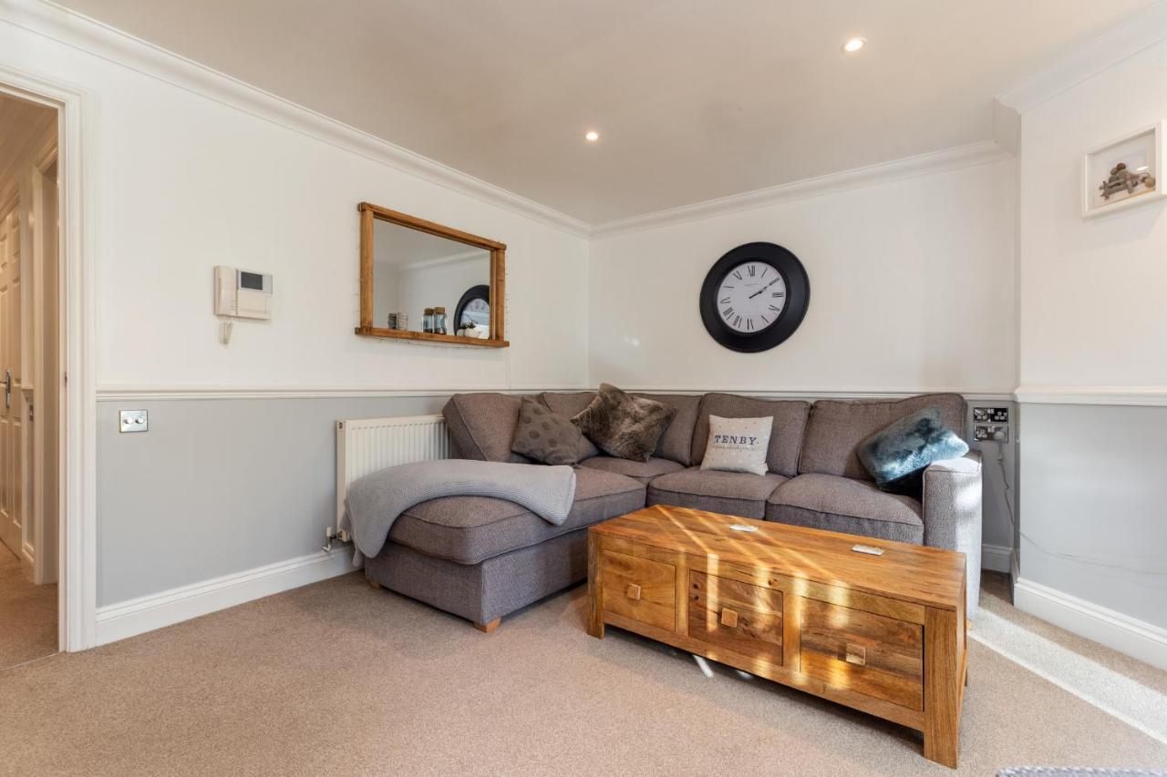 3 South Beach Court - Cosy Seafront Apartment Tenby Exterior photo